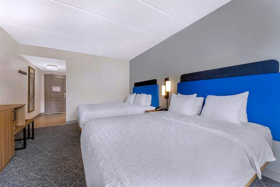 Hampton Inn & Suites Pittsburgh-Meadow Lands