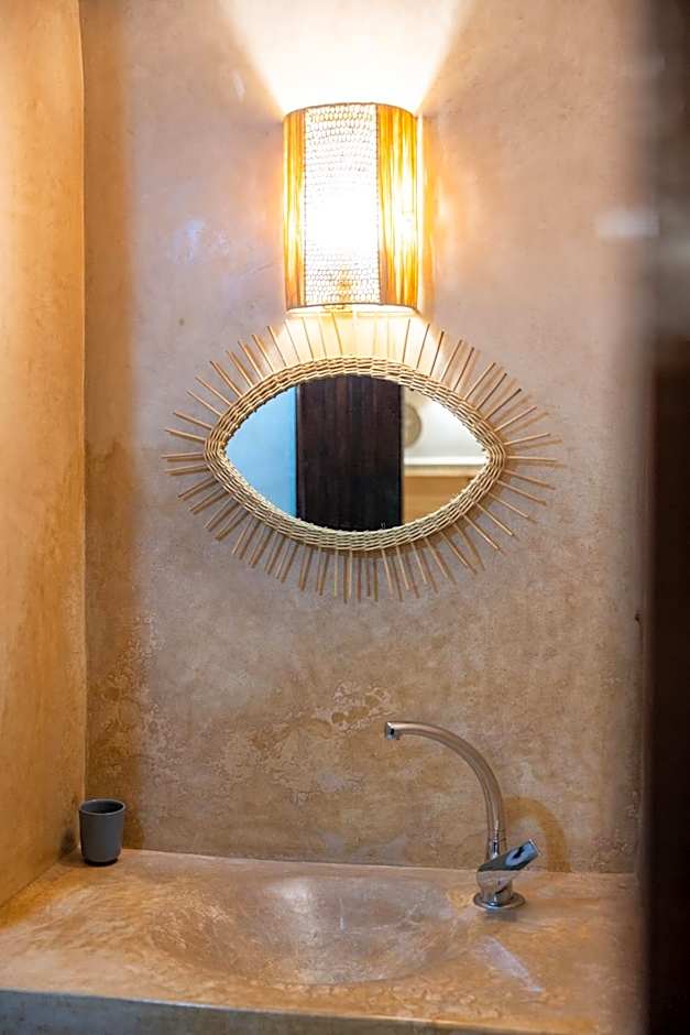 Riad Davina