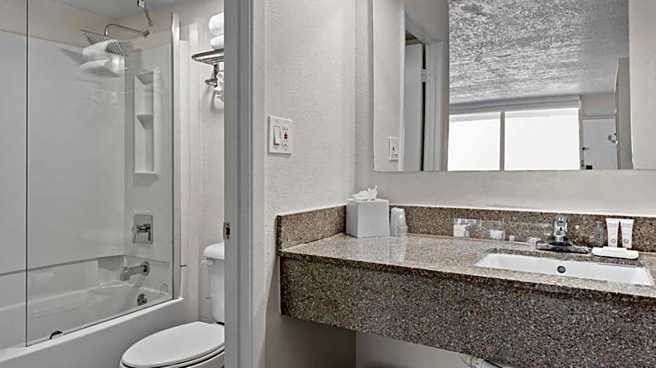 Developer Inn & Suites Airport JAX, a Baymont by Wyndham