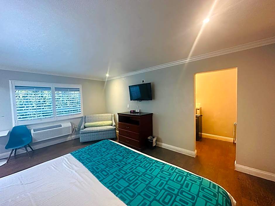 Casa Blanca Hotel & Suites Orange SR-55 Freeway, Near Honda Center, Chapman University, Disneyland