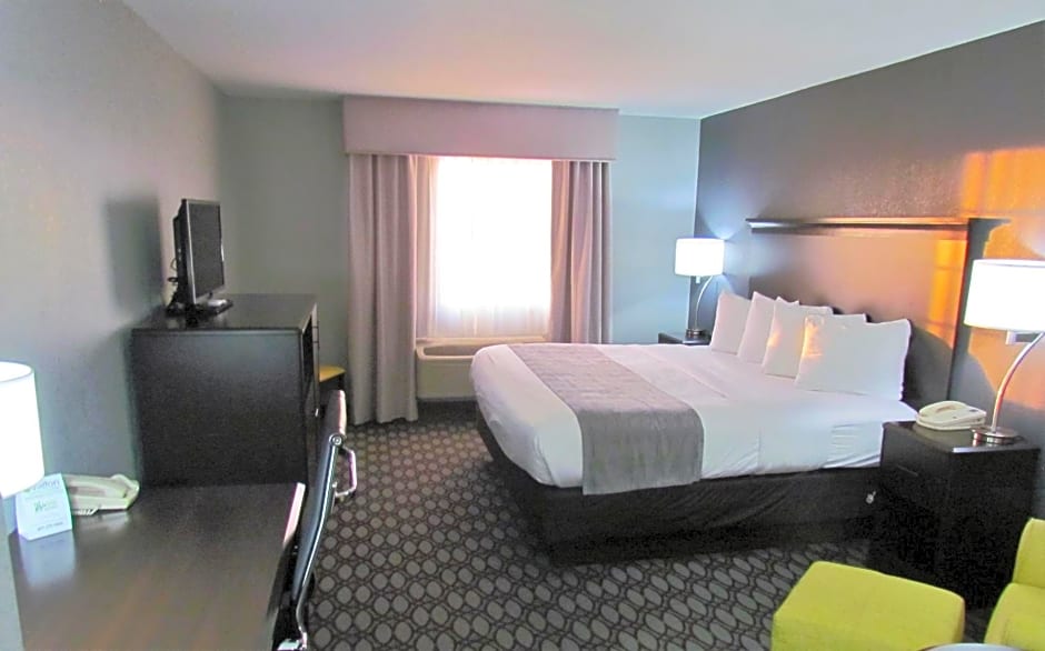 Oak Hill Inn & Suites