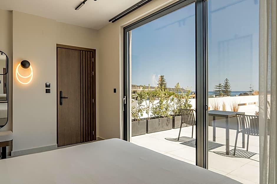 Thelèsi Apartments, 100m from the beach