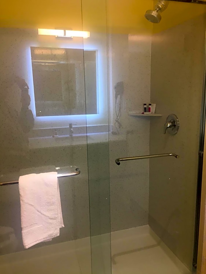 Days Inn by Wyndham Freeport