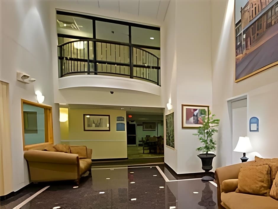 Holiday Inn Express Hotel & Suites Columbus By IHG
