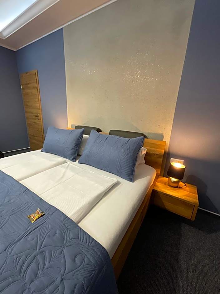 Hotel Residenz Luxury - Outletcity - Parken - Klima - 24h Check-In