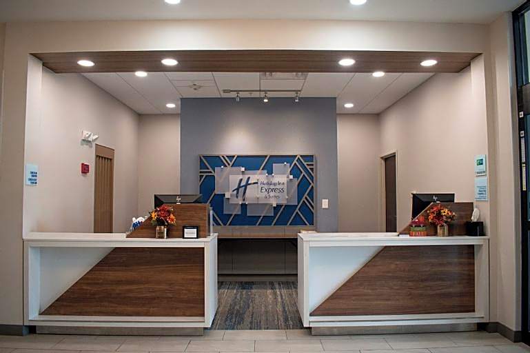 Holiday Inn Express & Suites - New Philadelphia Southwest By IHG