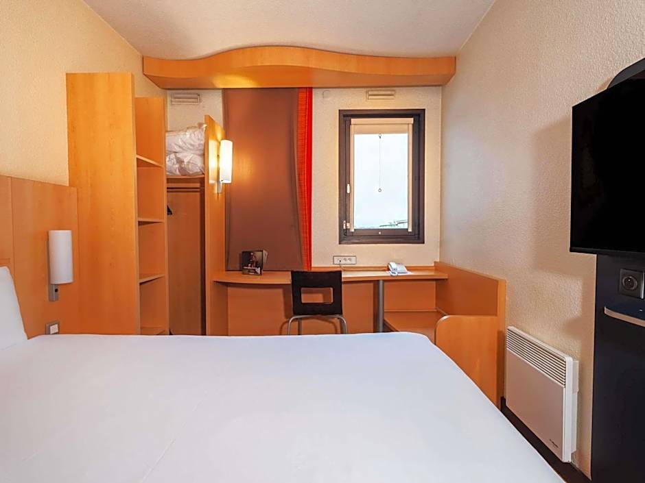 ibis Paris Pont de Suresnes