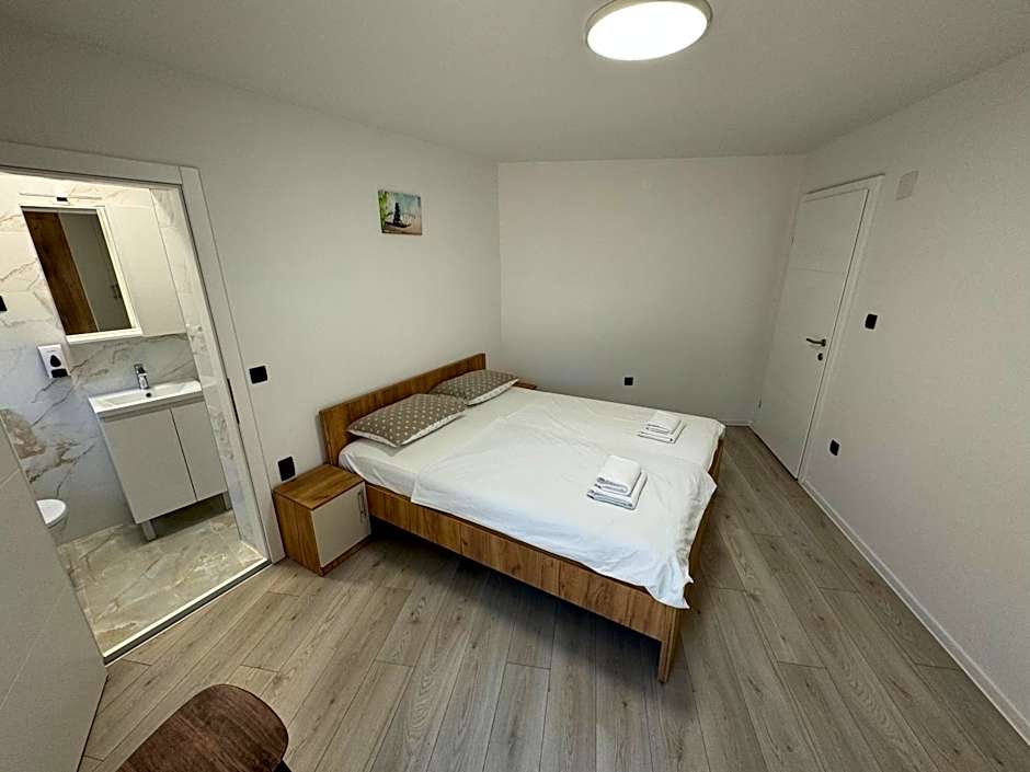 Apartmani Curic beachfront by Pag tours