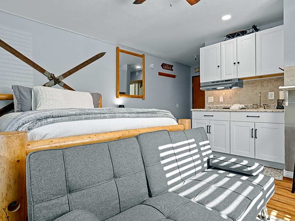 Carriage House Condominiums by All Seasons Resort Lodging