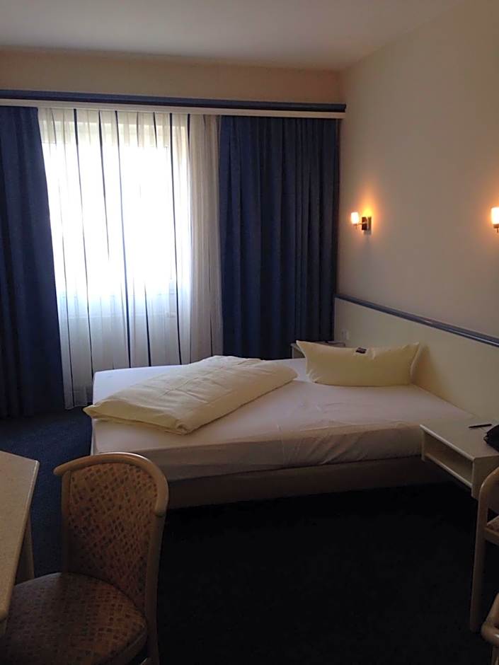 Photo 1 of 3 of Single Room