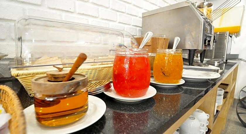 Forty Winks Phuket Hotel