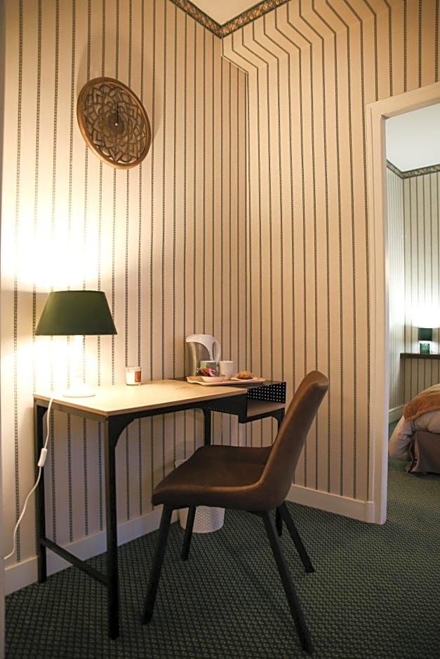 Aux Portes du Château