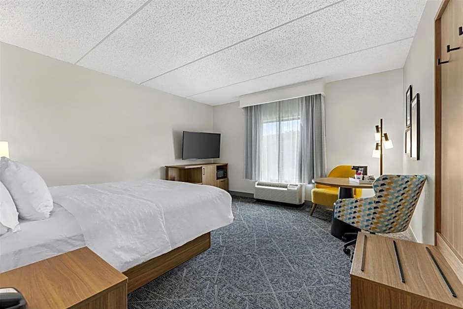 Hampton Inn & Suites Pittsburgh-Meadow Lands