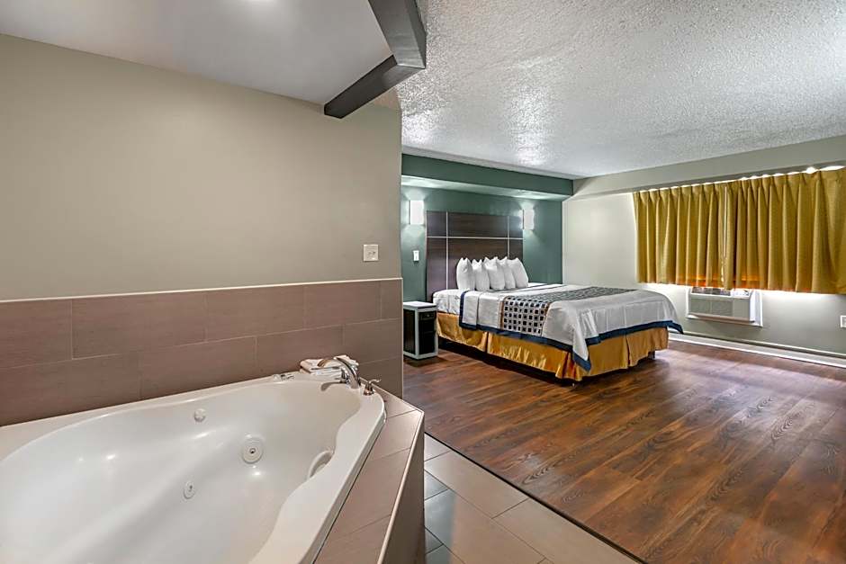 Photo 1 of 3 of 1 King Bed Suite, Jetted Tub, Smoking