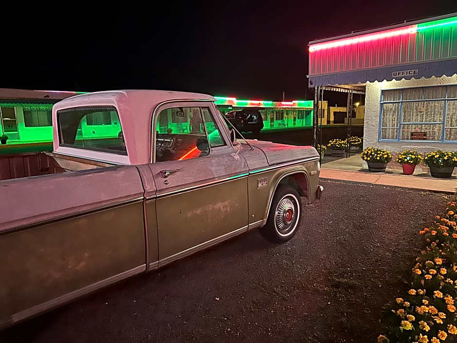 Maverick Motel