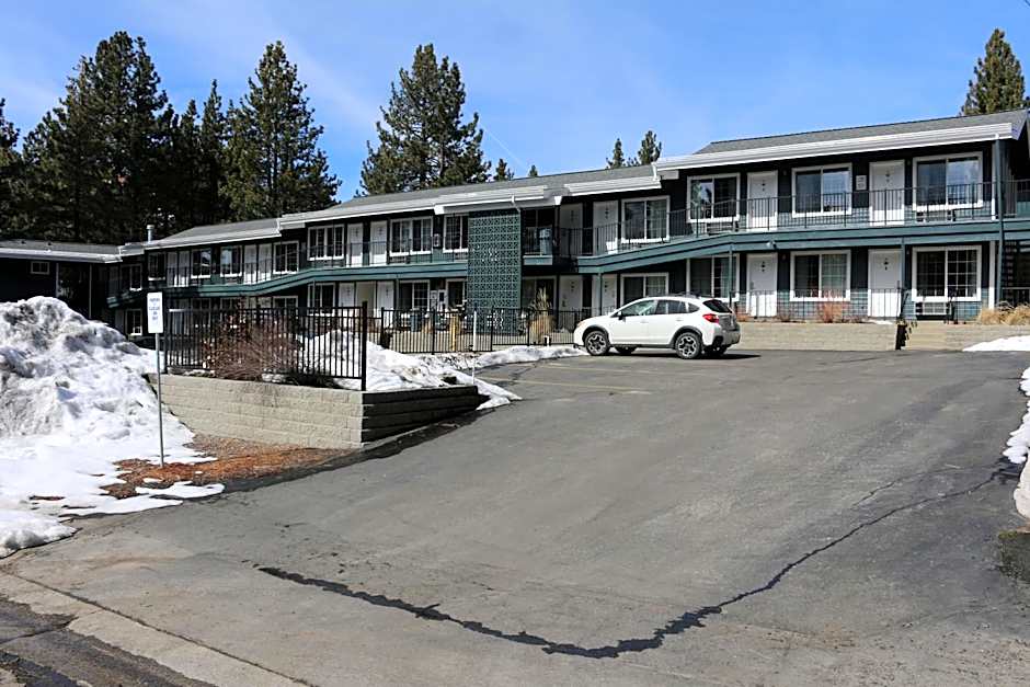 Bluelake Inn @ Heavenly Village