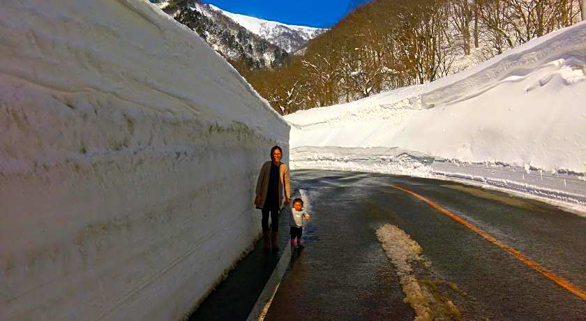 Tanigawa Valley Lodge & Coffee Roastery