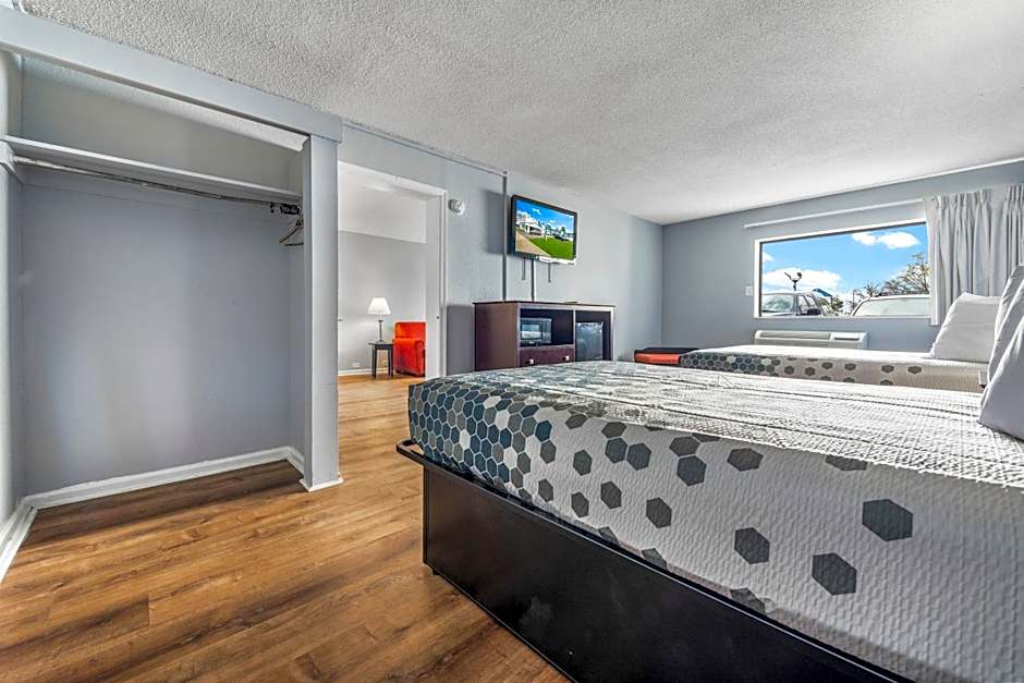 Super 8 by Wyndham Portsmouth - Norfolk