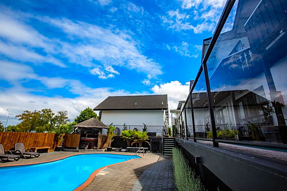 Le Chalet Suisse Motel Taupo