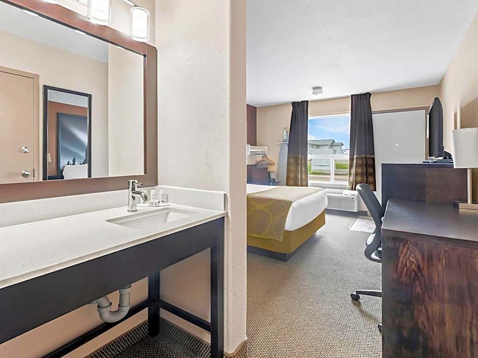 Super 8 by Wyndham Meadow Lake