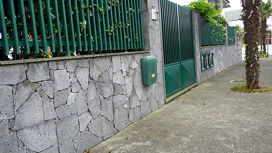 AZORES HOLIDAYS HOUSE -B&B - Suites - Self Check-in KEYBOARD