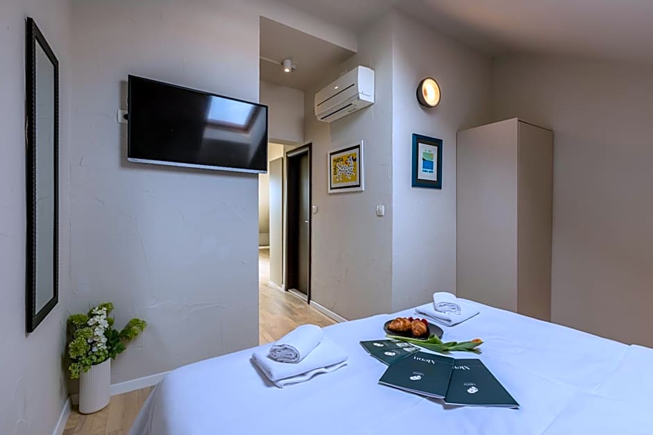 Leonis Restaurant & Rooms