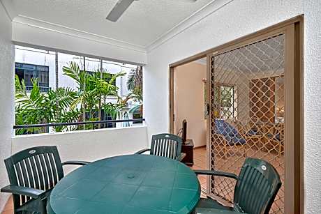 Deluxe One-Bedroom Apartment (Twin Beds)