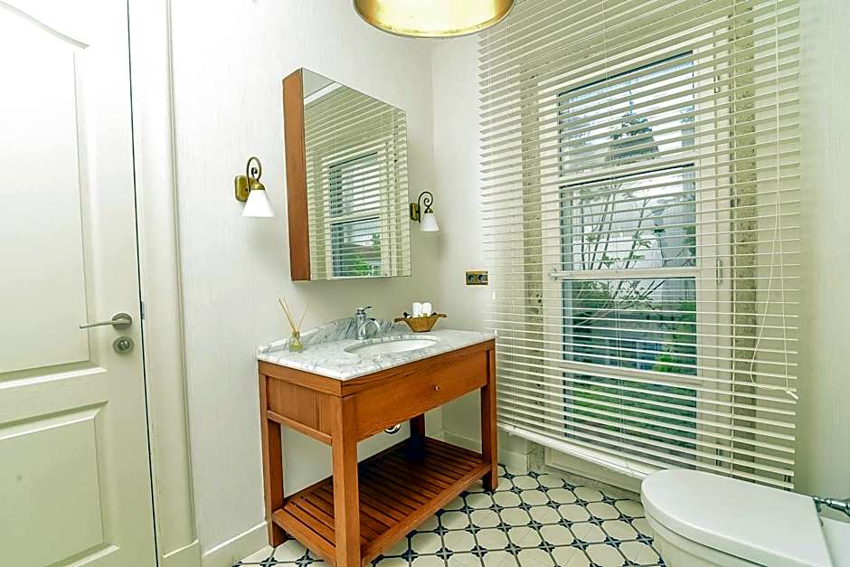 ZEYHOUSE ALACATI