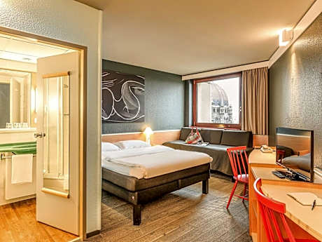 Standard Room with One Double Bed and One Single Bed