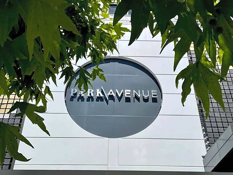 Modern 2BR Apartment in the Heart of the City - Hosted by Canstay