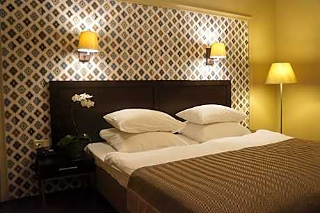 Double or Twin Room with Lake View with SPA Access