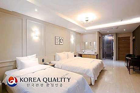 Deluxe Triple Room with Sea View