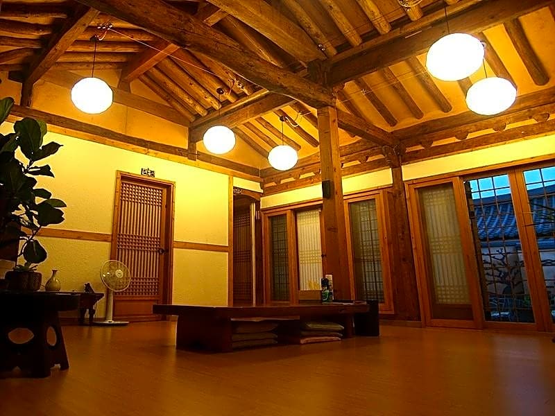 Saekdong Jeogori Hanok Guesthouse Jeonju