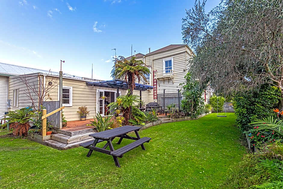 Lady Bowen Bed & Breakfast