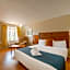 Liberty Garden Inn by OYO Kissimmee near Disney World