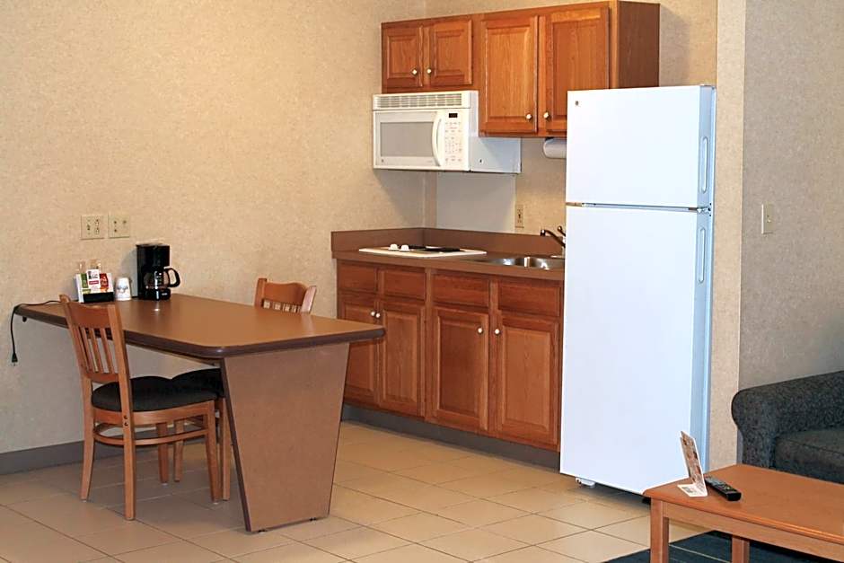 Days Inn & Suites by Wyndham Bridgeport - Clarksburg