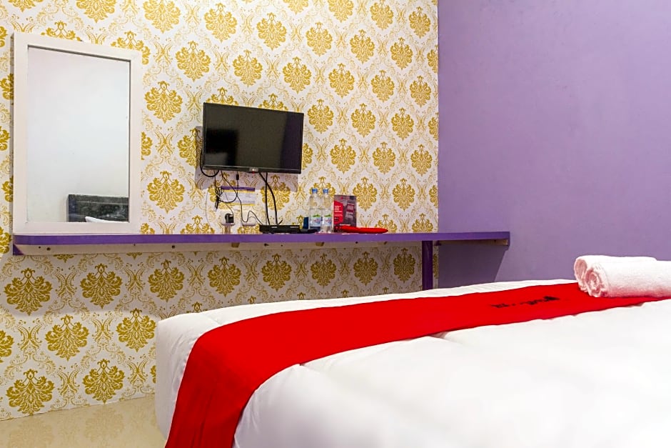 RedDoorz Plus @ Tuparev Cirebon 2.