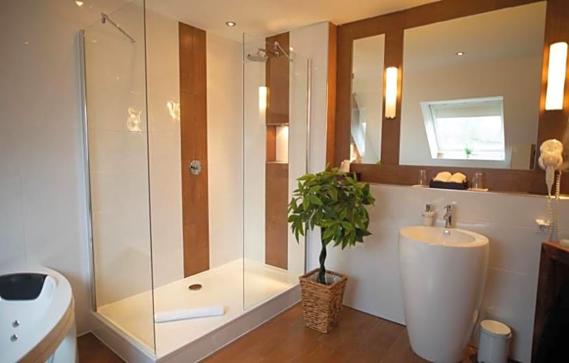 Vier Jahreszeiten Suite mit Whirlpool Badewanne L Vazzano