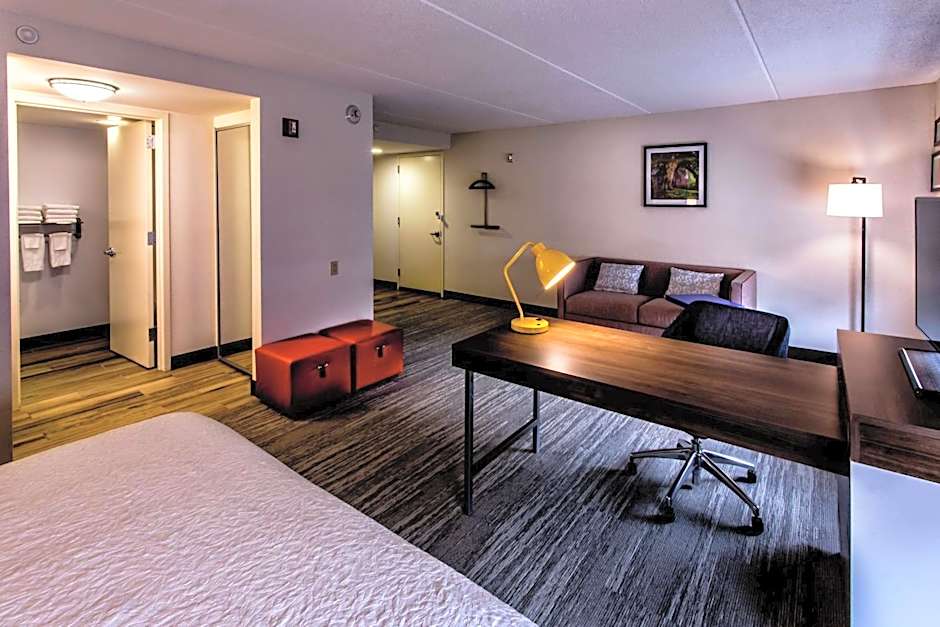 Hampton Inn By Hilton & Suites Staten Island