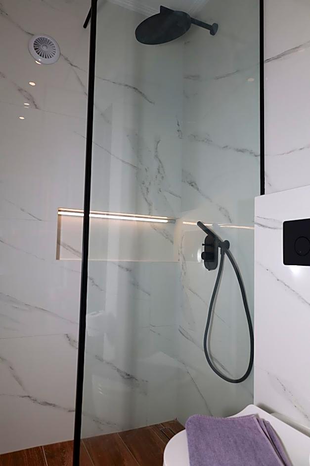 Paris-Irini Studios And Apartments