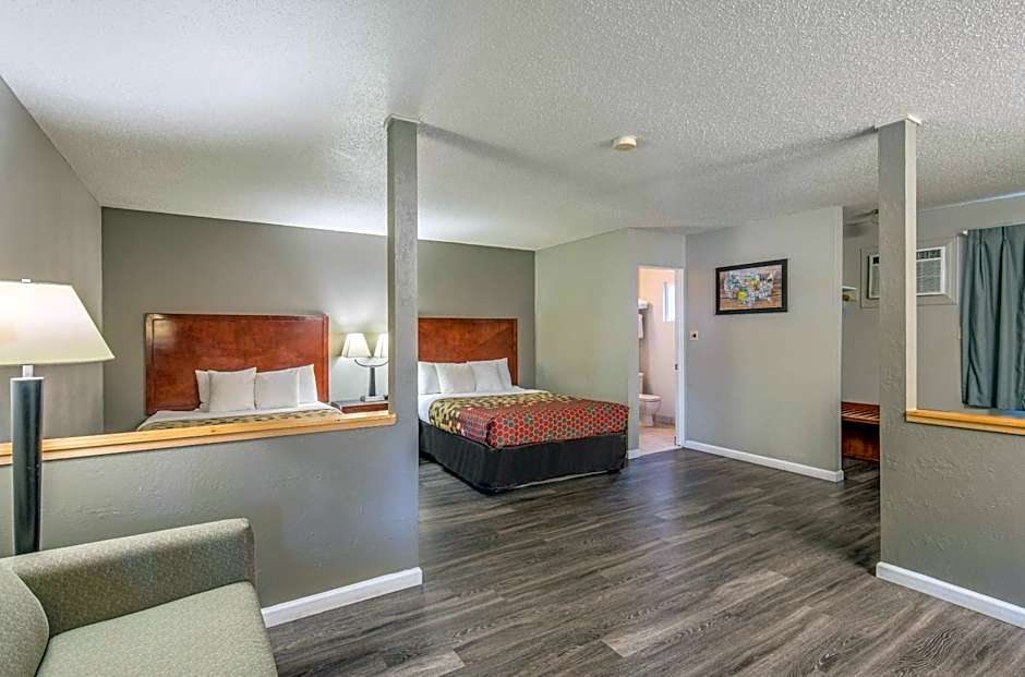 Econo Lodge Inn & Suites Yreka