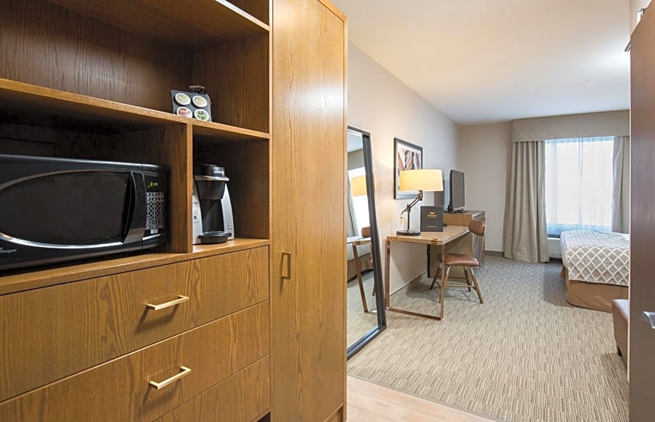 Pomeroy Inn & Suites Prince George