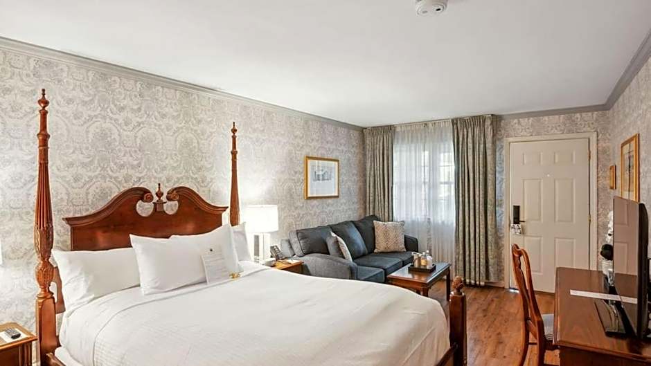 Avon Old Farms Hotel