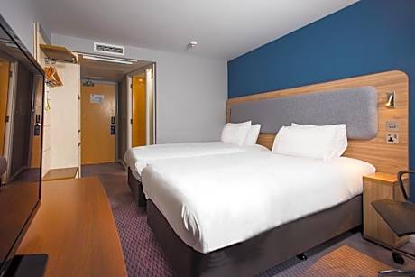 Standard Twin Room with Free Hot Breakfast