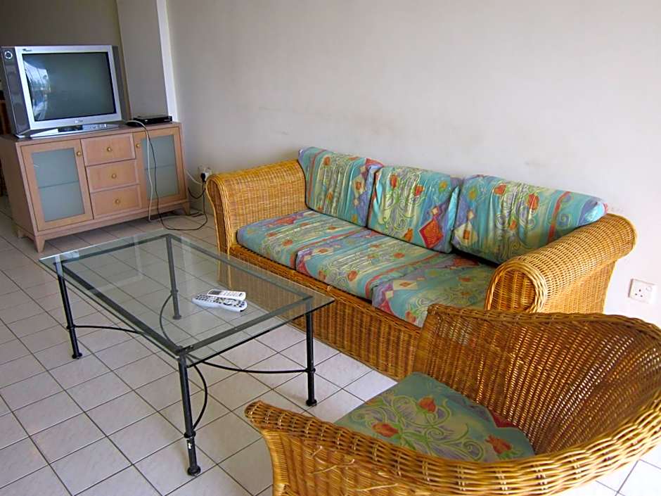 Paradise Lagoon Apartment