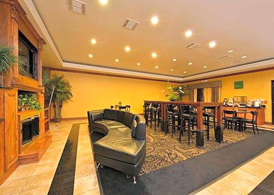 Comfort Suites Bay City