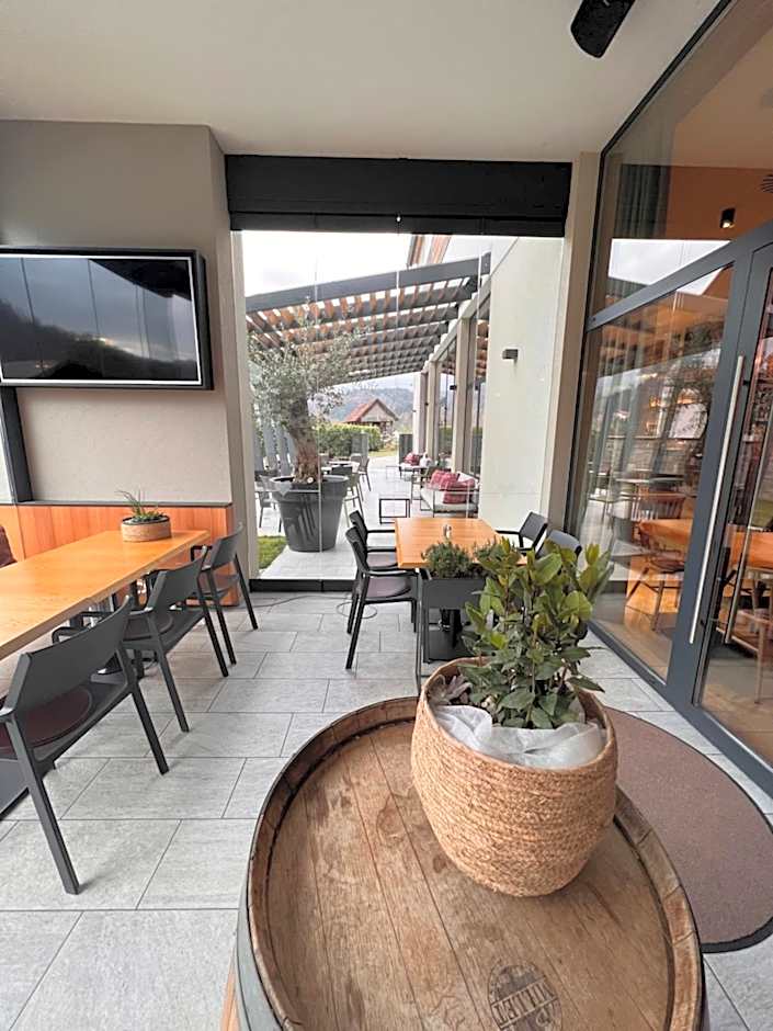 Na Vasi restavracija in prenočišča