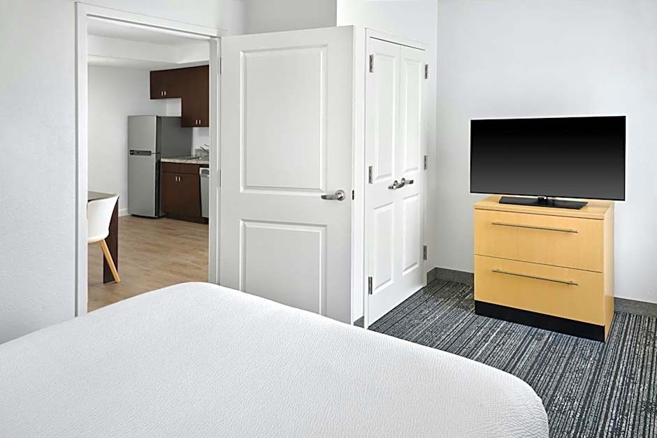 TownePlace Suites by Marriott Lawrence Downtown