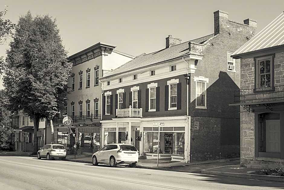 James Buchanan Hotel, Trademark Collection by Wyndham