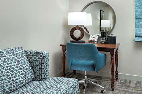 King Room with King Bed - Non-Smoking